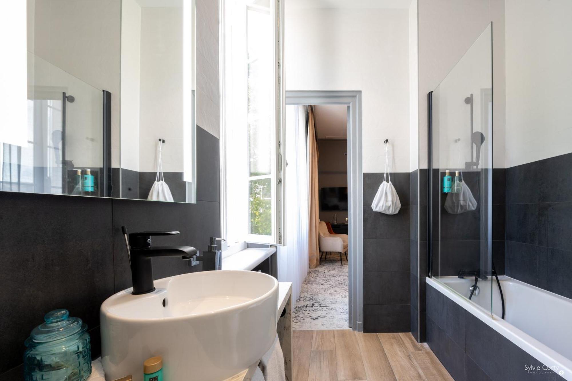Le Champlain Hotell La Rochelle  Exteriör bild