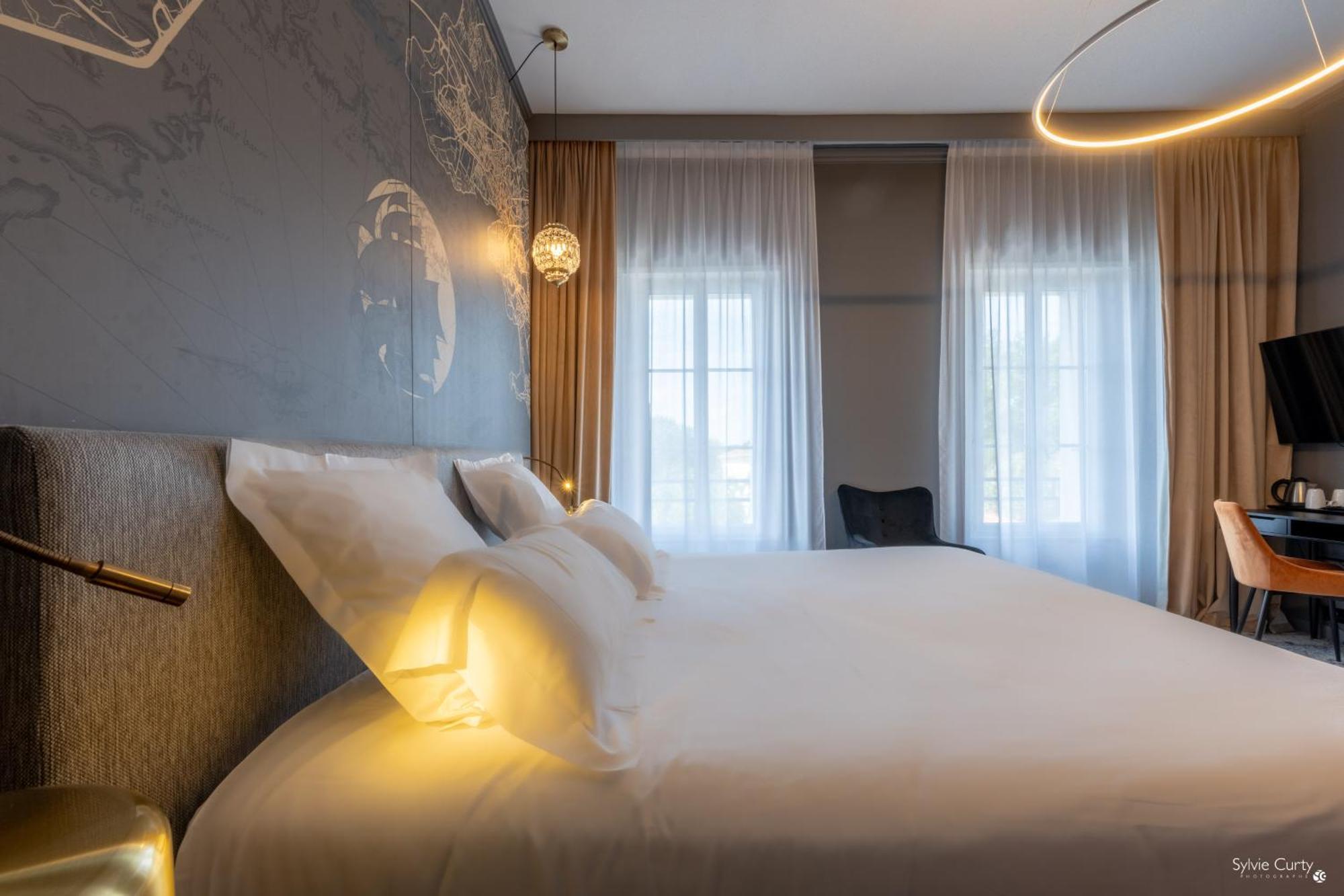 Le Champlain Hotell La Rochelle  Exteriör bild