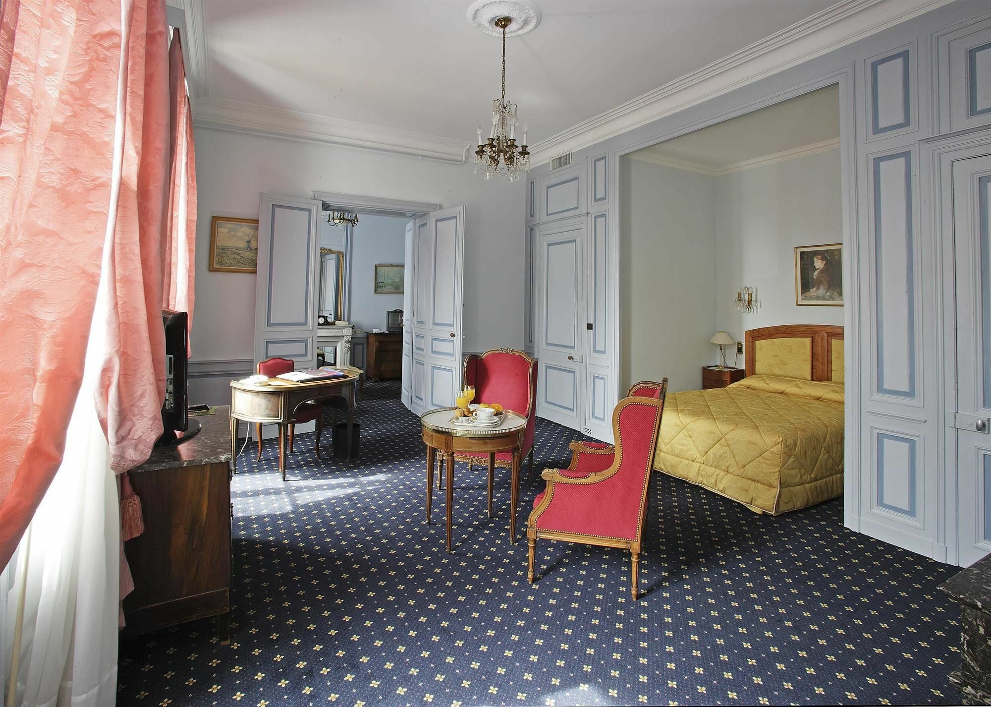 Le Champlain Hotell La Rochelle  Exteriör bild
